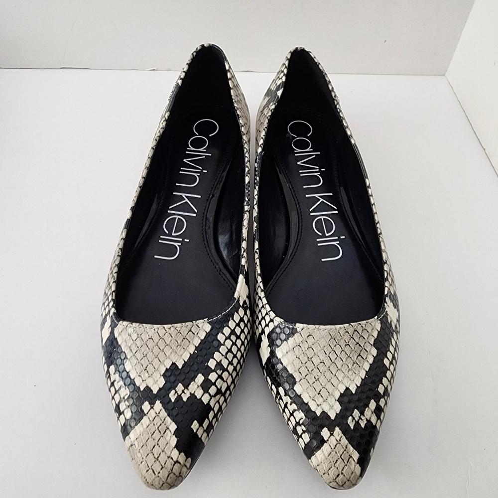 Calvin Klein Chic Snake Skin Print Flats Black and white Size 7.5